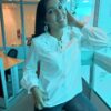 Blusa elegante tiene volante fruncido con Lazo delantero (tela fría)