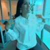 Blusa elegante tiene volante fruncido con Lazo delantero (tela fría)